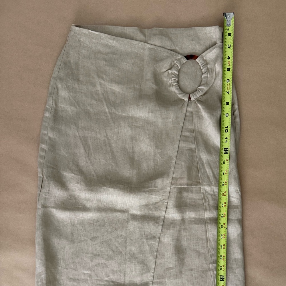 NWT/ Zara / Size XS / Elegant Beige Skirt with Ring Detail - Picture 7 of 10